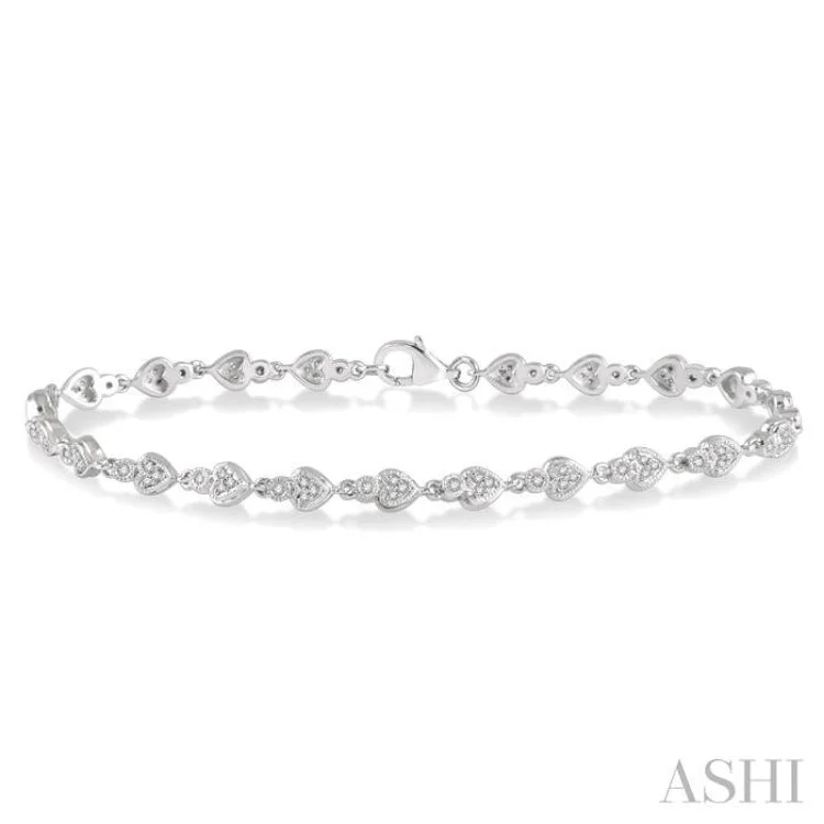 women’s handmade bangles-1/3 Ctw Heart Charm Round Cut Diamond Link Bracelet in 10K White Gold