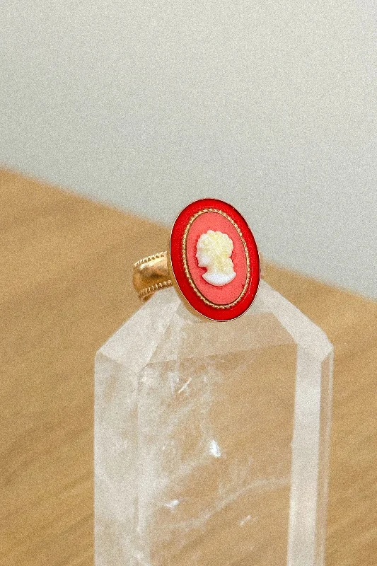 women’s classic solitaire rings-Scarlett Vintage Cameo Ring